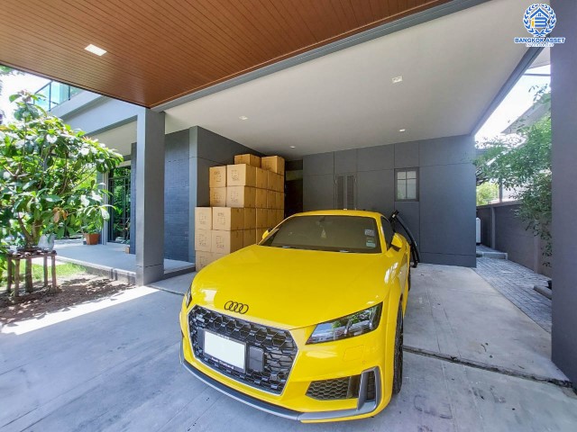 *****บ้านเดี่ยวมือสองย่านนนทบุรี ม.บางกอกบูเลอวาร์ด แจ้งวัฒนะ2  เนื้อที่กว้างถึง 67 ตร.ว. ฟังก์ชัน 4 ห้องนอน 4 ห้องน้ำ ที่จอดรถ 2 คัน บ้านหลังใหญ่ พื้นที่ใช้สอยกว้างขวาง ทำเลเดินทางสะดวก เชื่อมต่อถนนแจ้งวัฒนะ, ถนนสะพานนนทบุรี-บางบัวทอง, ถนนถนนทางหลวงชนบทนนทบุรี